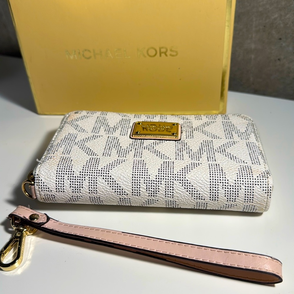 Micheal Kors wallet
